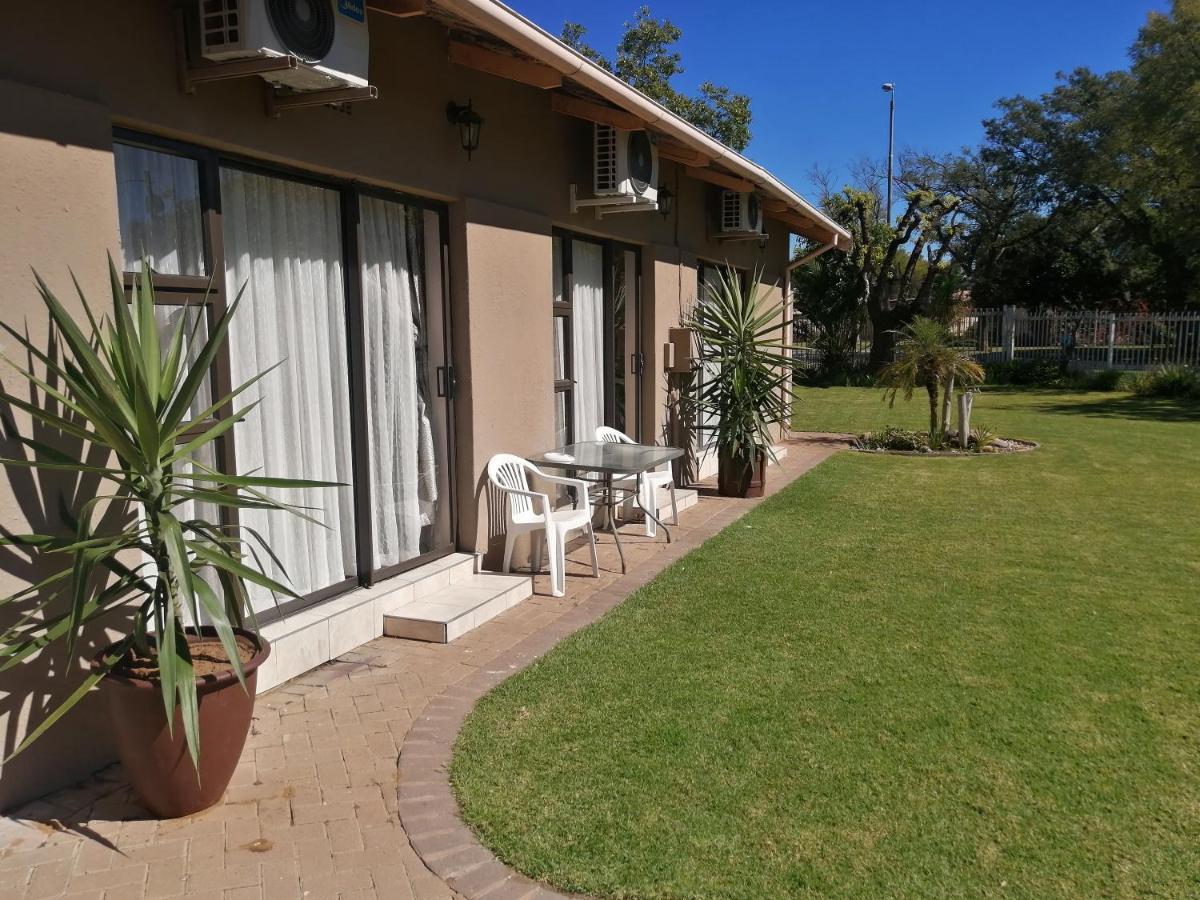 Easy Inn Guesthouse Welkom Buitenkant foto